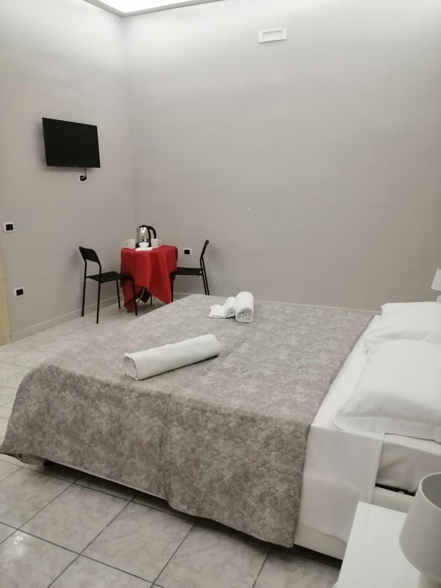 Guest House Francesco 那不勒斯 外观 照片