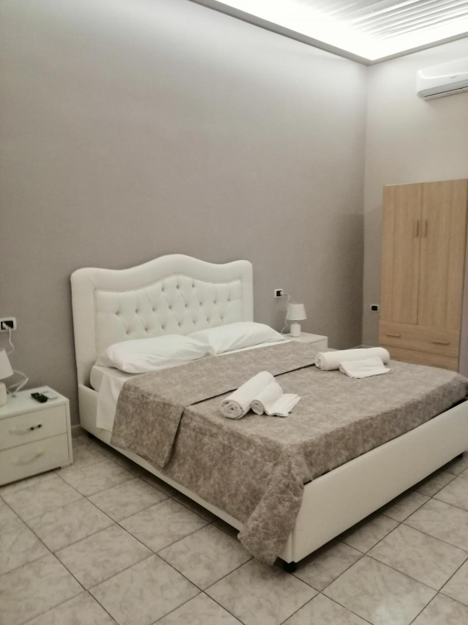 Guest House Francesco 那不勒斯 外观 照片