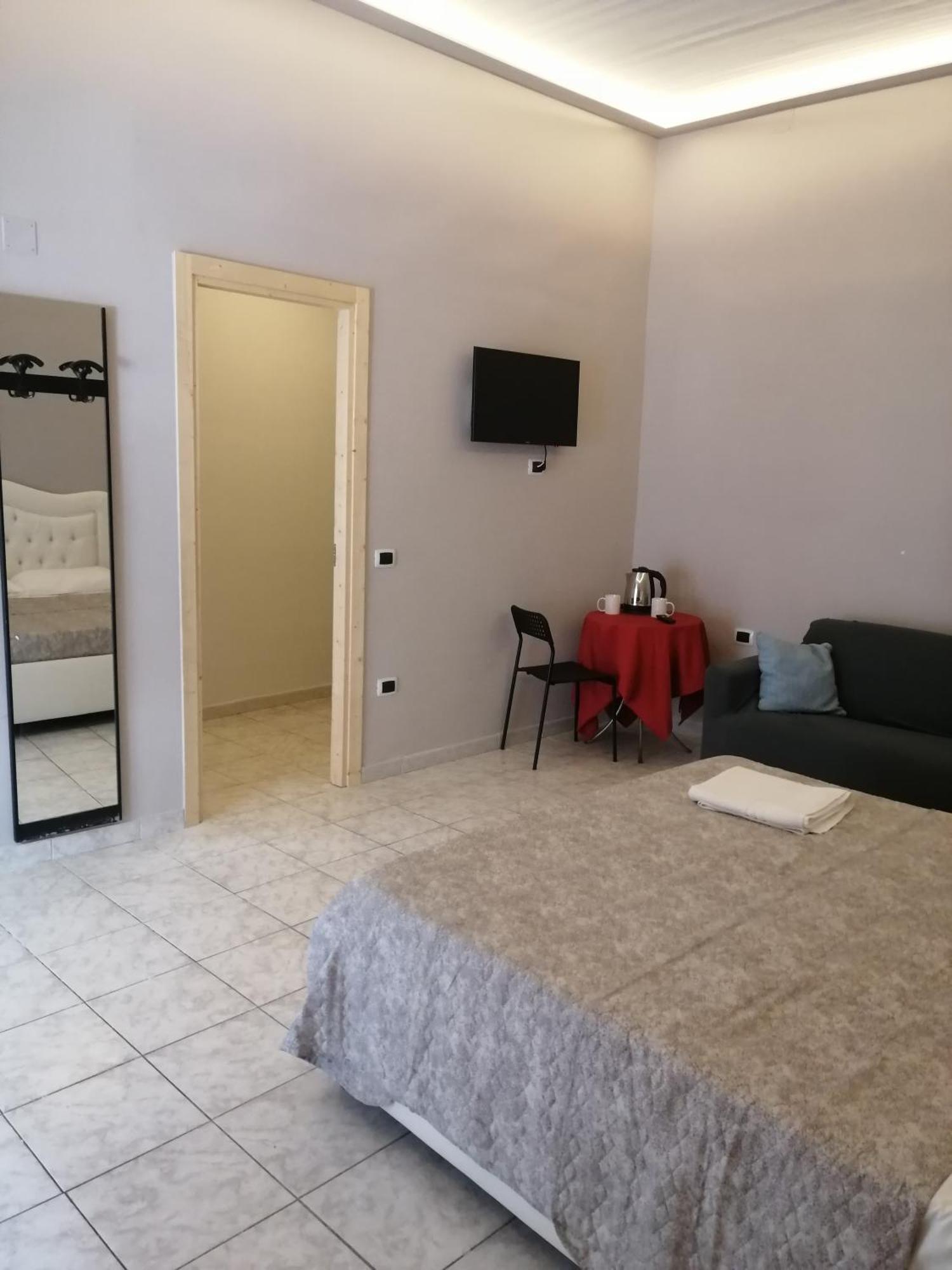 Guest House Francesco 那不勒斯 外观 照片